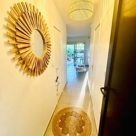 Pour 4 Personnes Appartement *